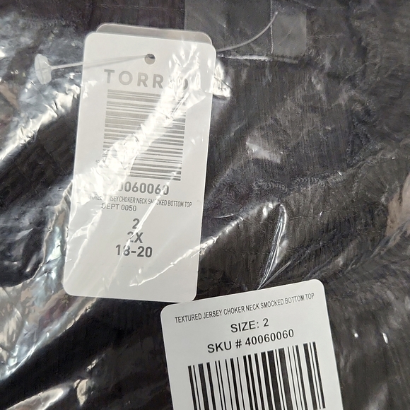 ❤️NWT VINTAGE TORRID TOP - CHOKER NECK - CUT OUT - SMOCKED HEM BLOUSE PLUS SIZE - Picture 6 of 14